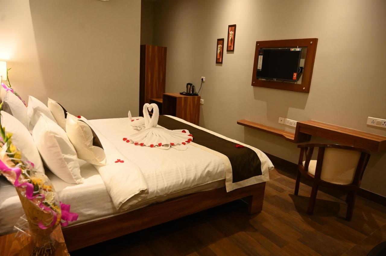 Neel Clarks Inn Express Agra  Buitenkant foto