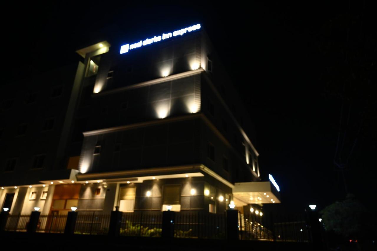 Neel Clarks Inn Express Agra  Buitenkant foto