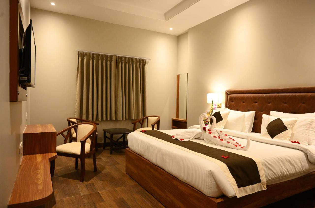 Neel Clarks Inn Express Agra  Buitenkant foto