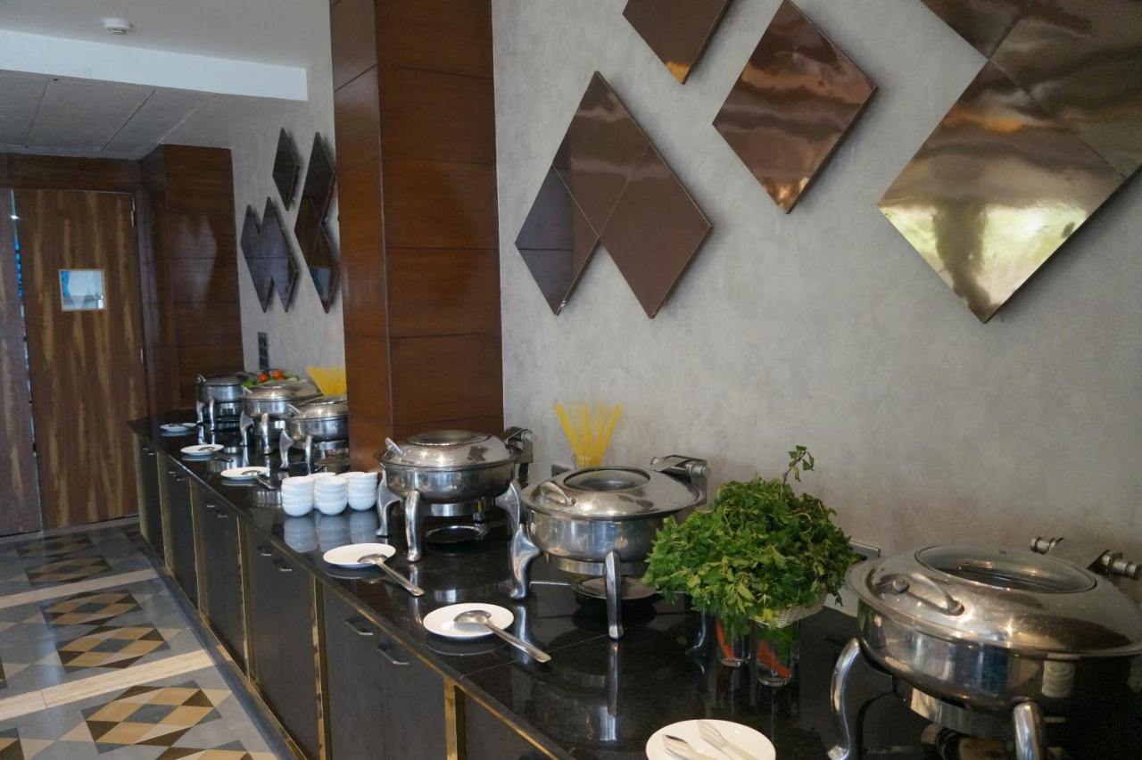 Neel Clarks Inn Express Agra  Buitenkant foto