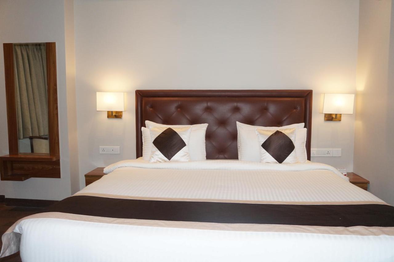 Neel Clarks Inn Express Agra  Buitenkant foto