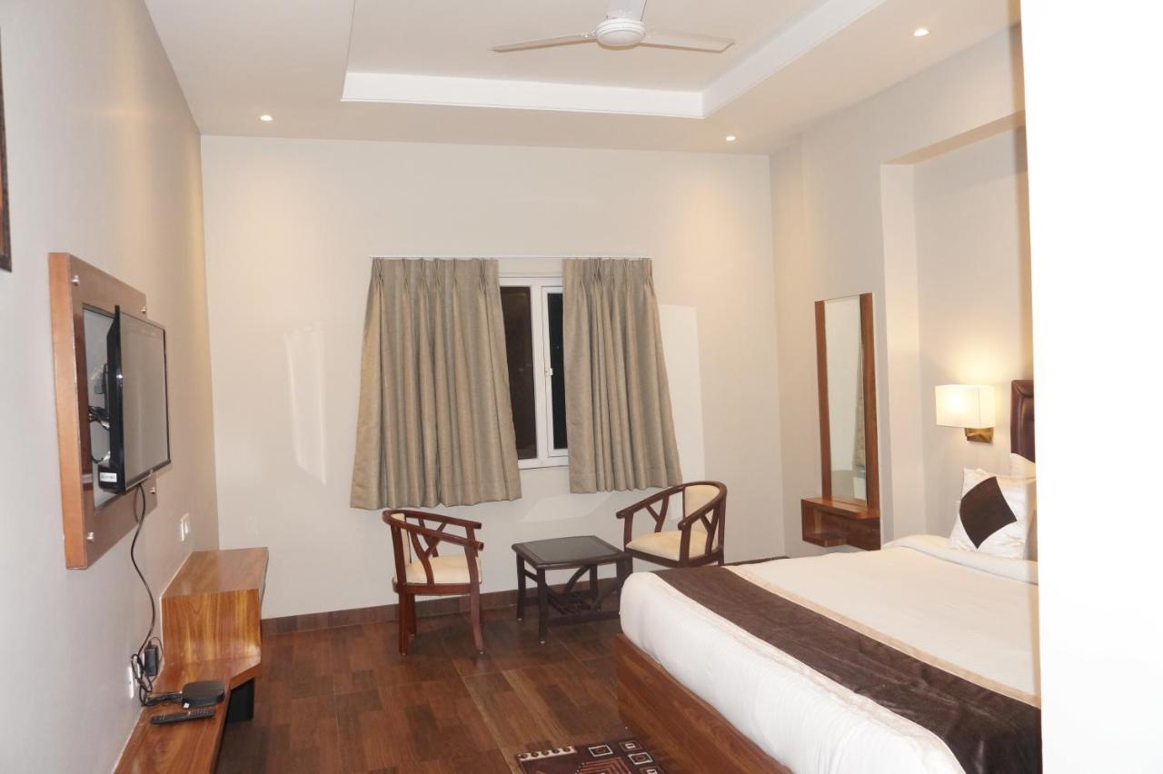 Neel Clarks Inn Express Agra  Buitenkant foto