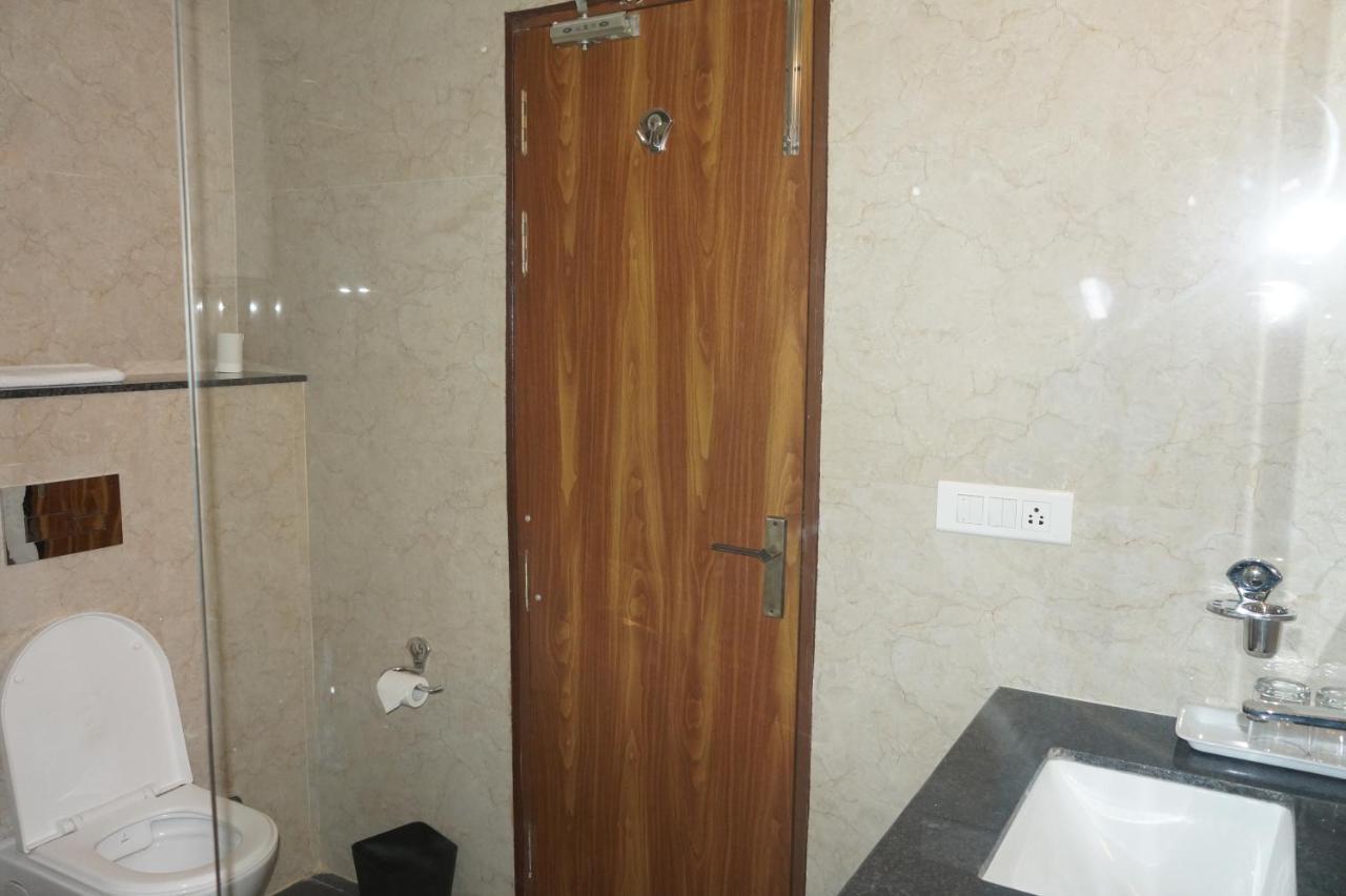 Neel Clarks Inn Express Agra  Buitenkant foto