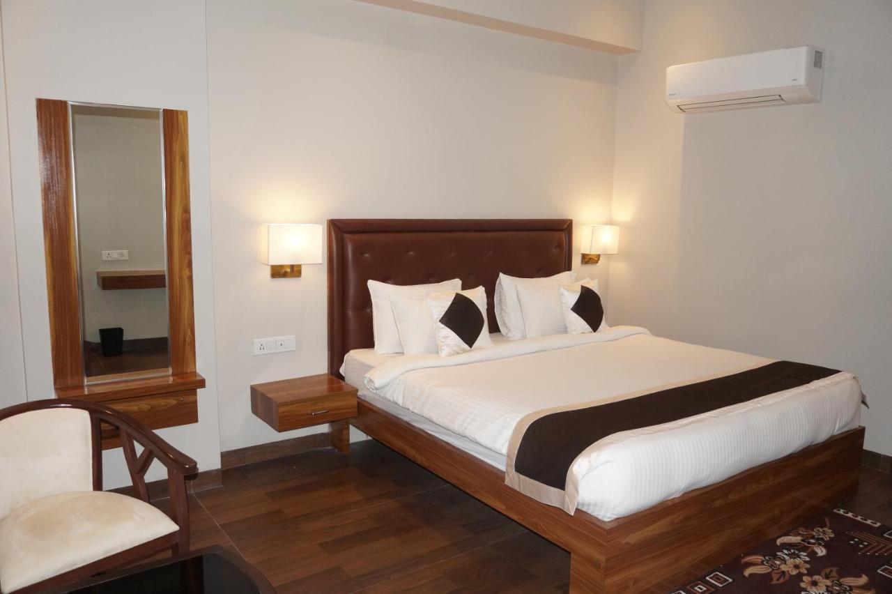 Neel Clarks Inn Express Agra  Buitenkant foto