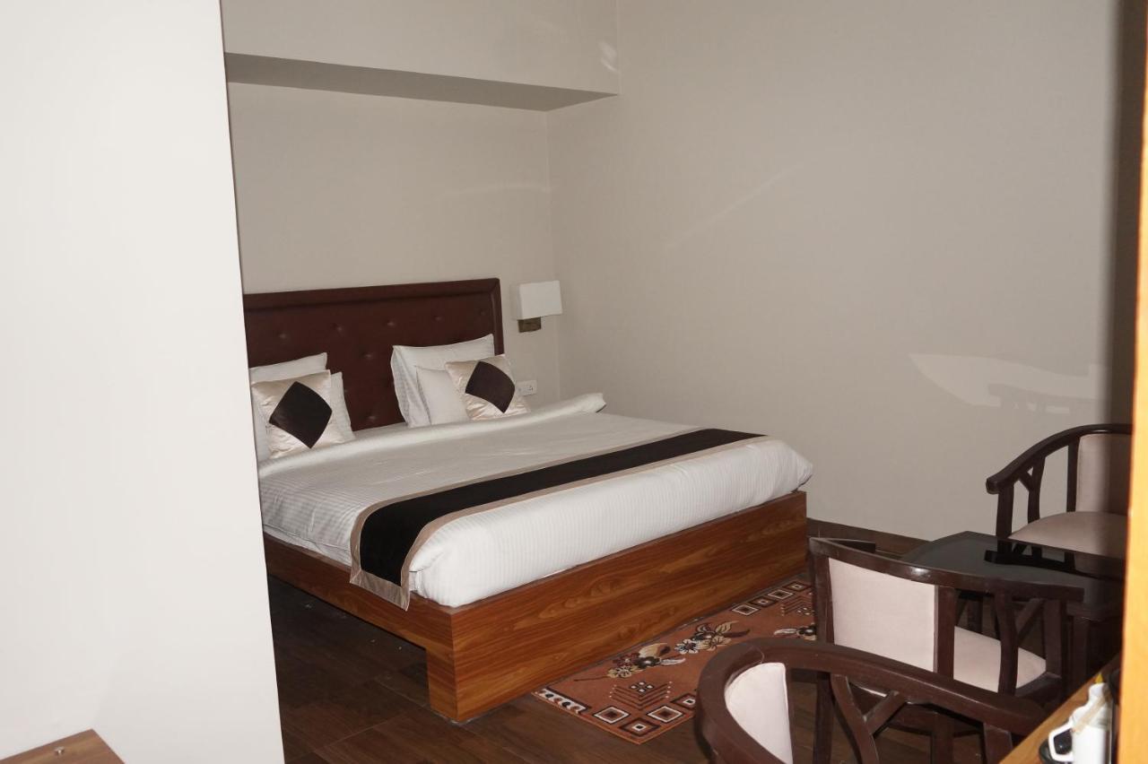 Neel Clarks Inn Express Agra  Buitenkant foto